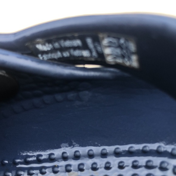 Toddler navy blue crocs with strap - Picture 4 of 7